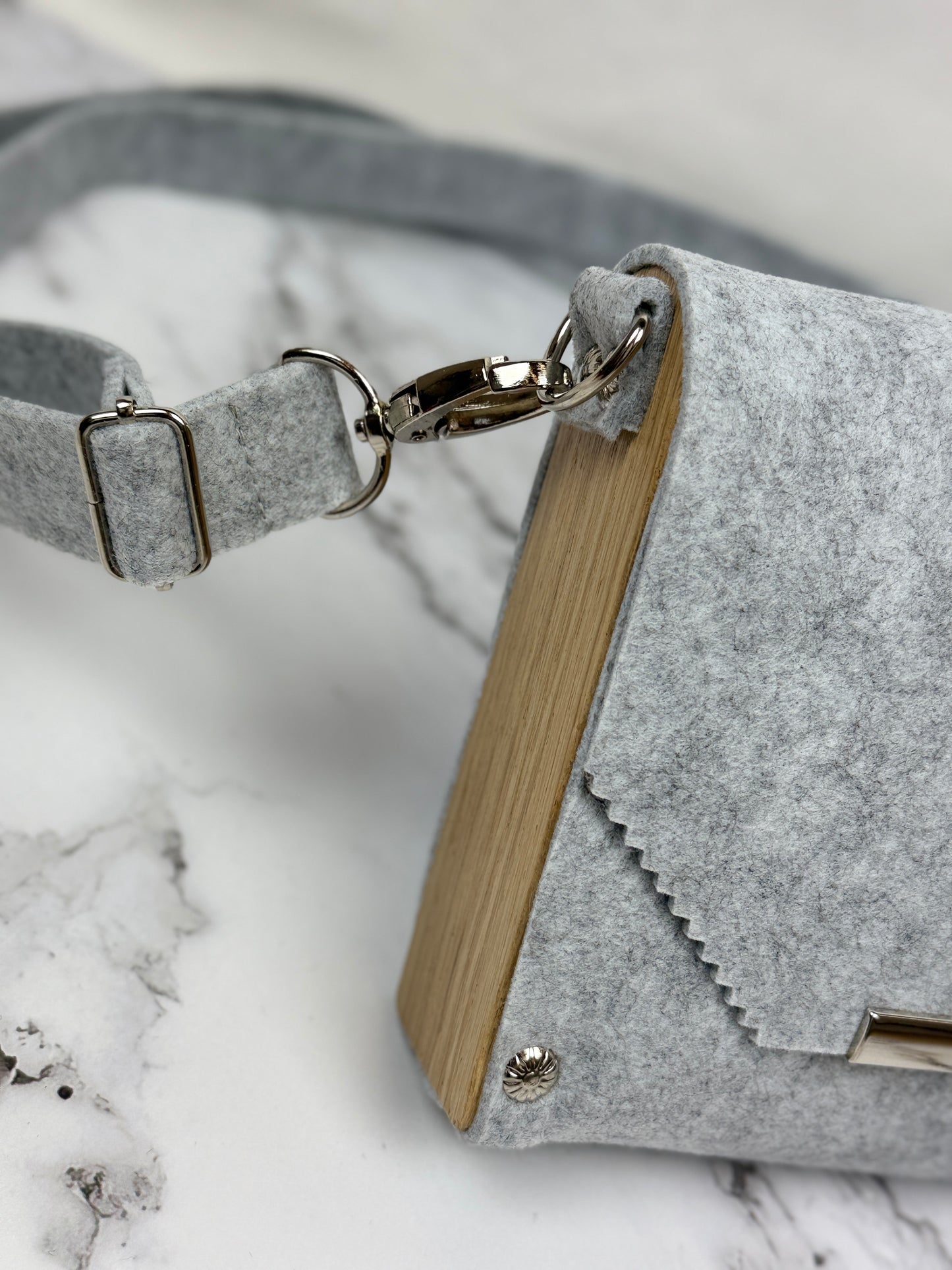 handgefertigte kleine Filz-Holz-Tasche