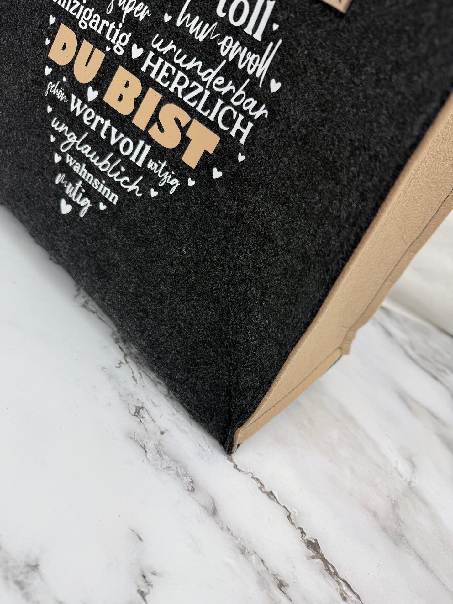 Handgefertigte Filztasche "Du Bist"
