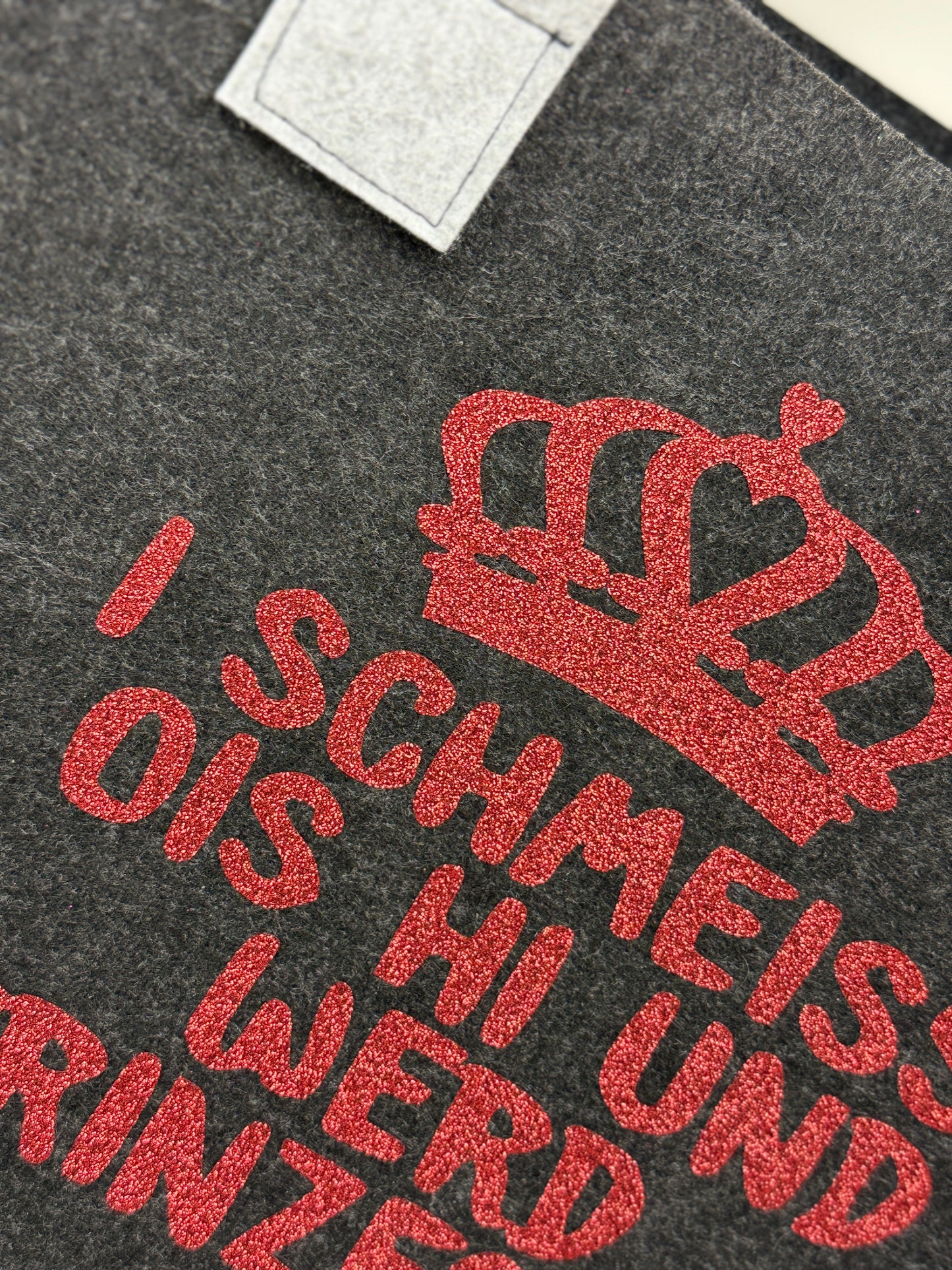Handgefertigte Filztasche "Ich schmeiss ois hi und werd Prinzessin"