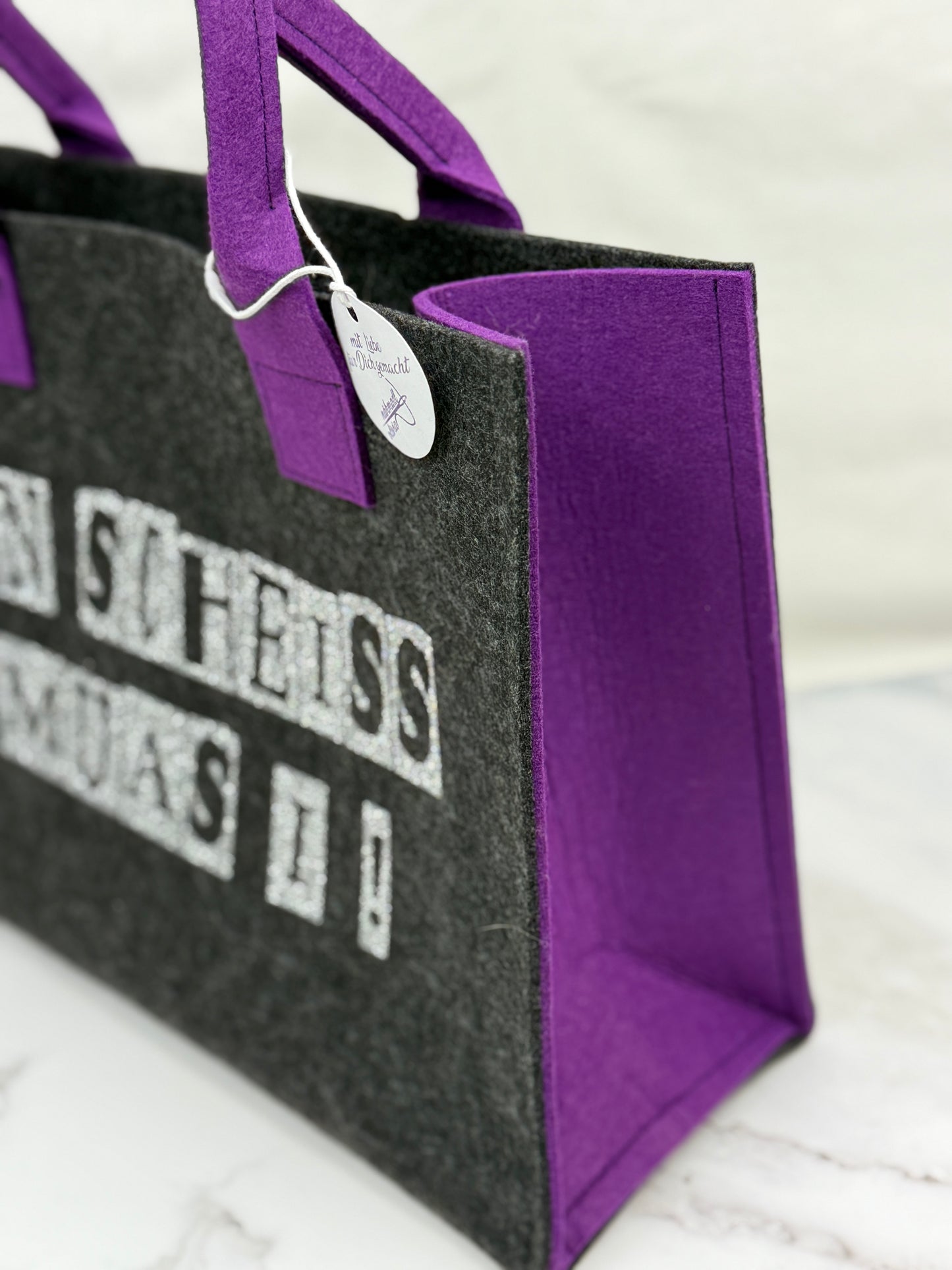 Handgefertigte Filztasche "An Scheiss muas i!"