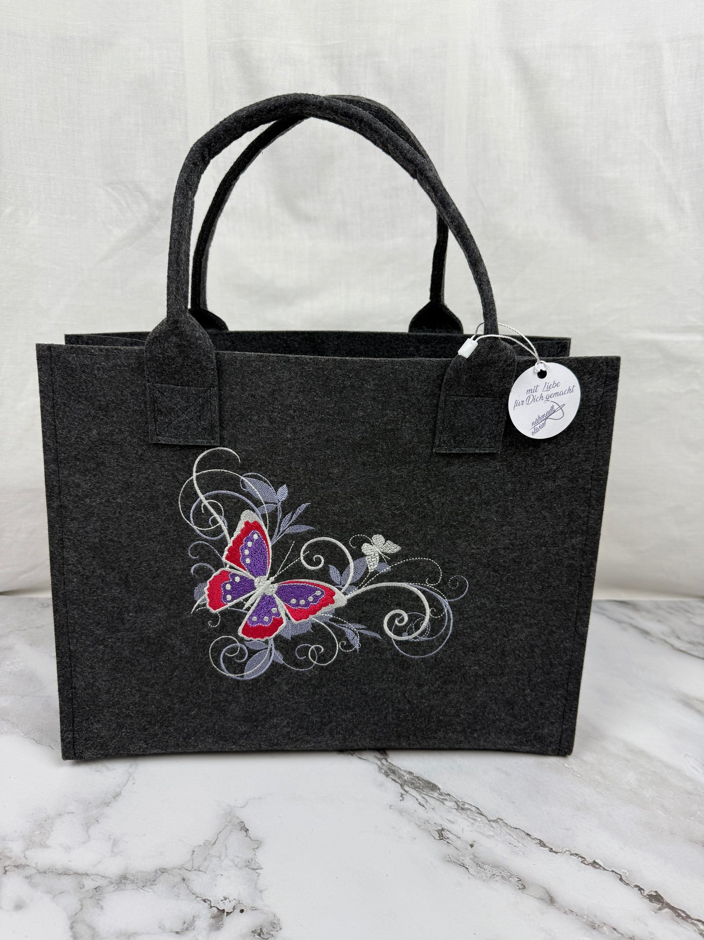 Handgefertigte Filztasche mit Schmetterlings-Stickerei