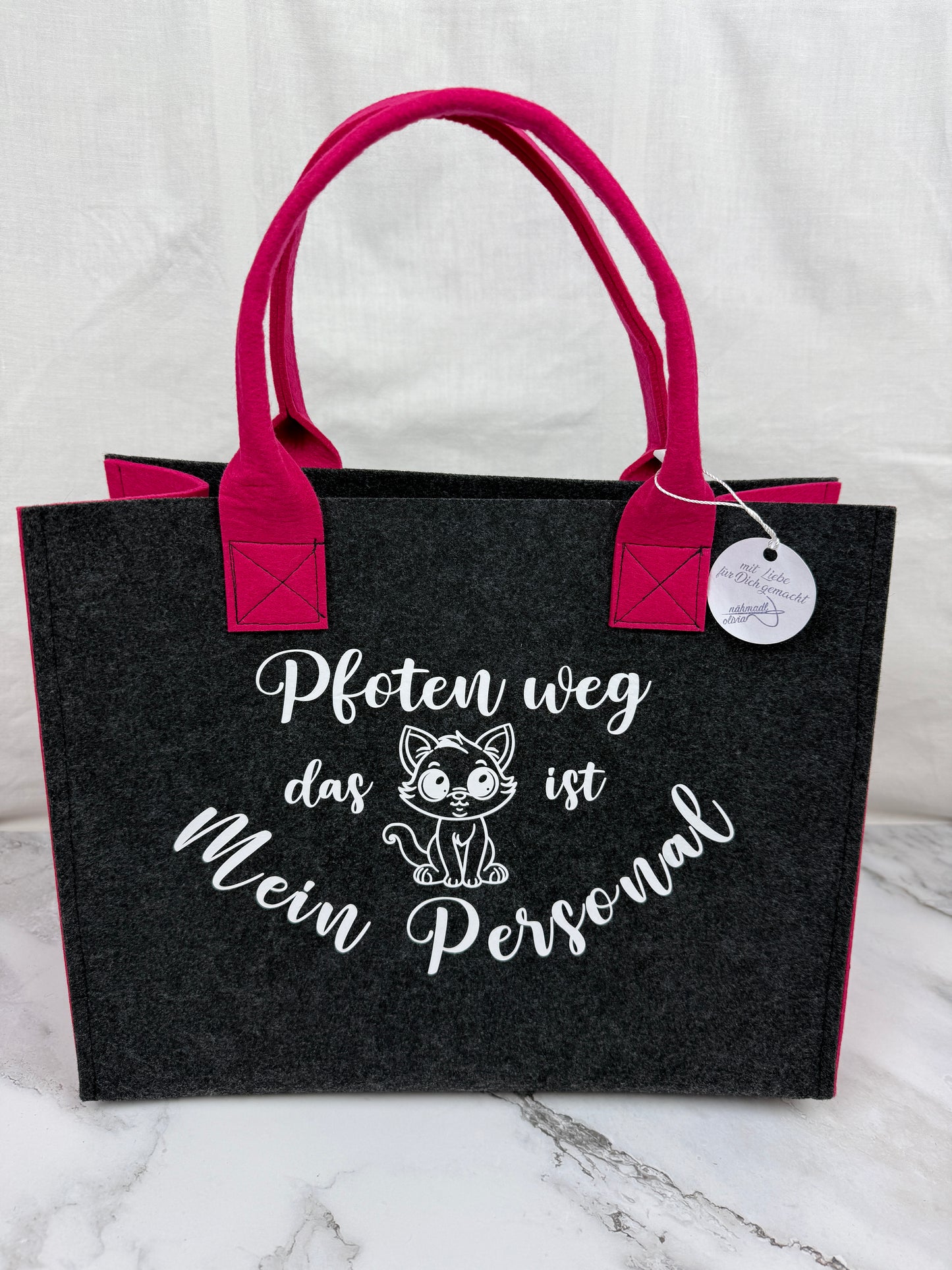 Handgefertigte Filztasche mit Aufdruck "Pfoten weg, das ist mein Personal"