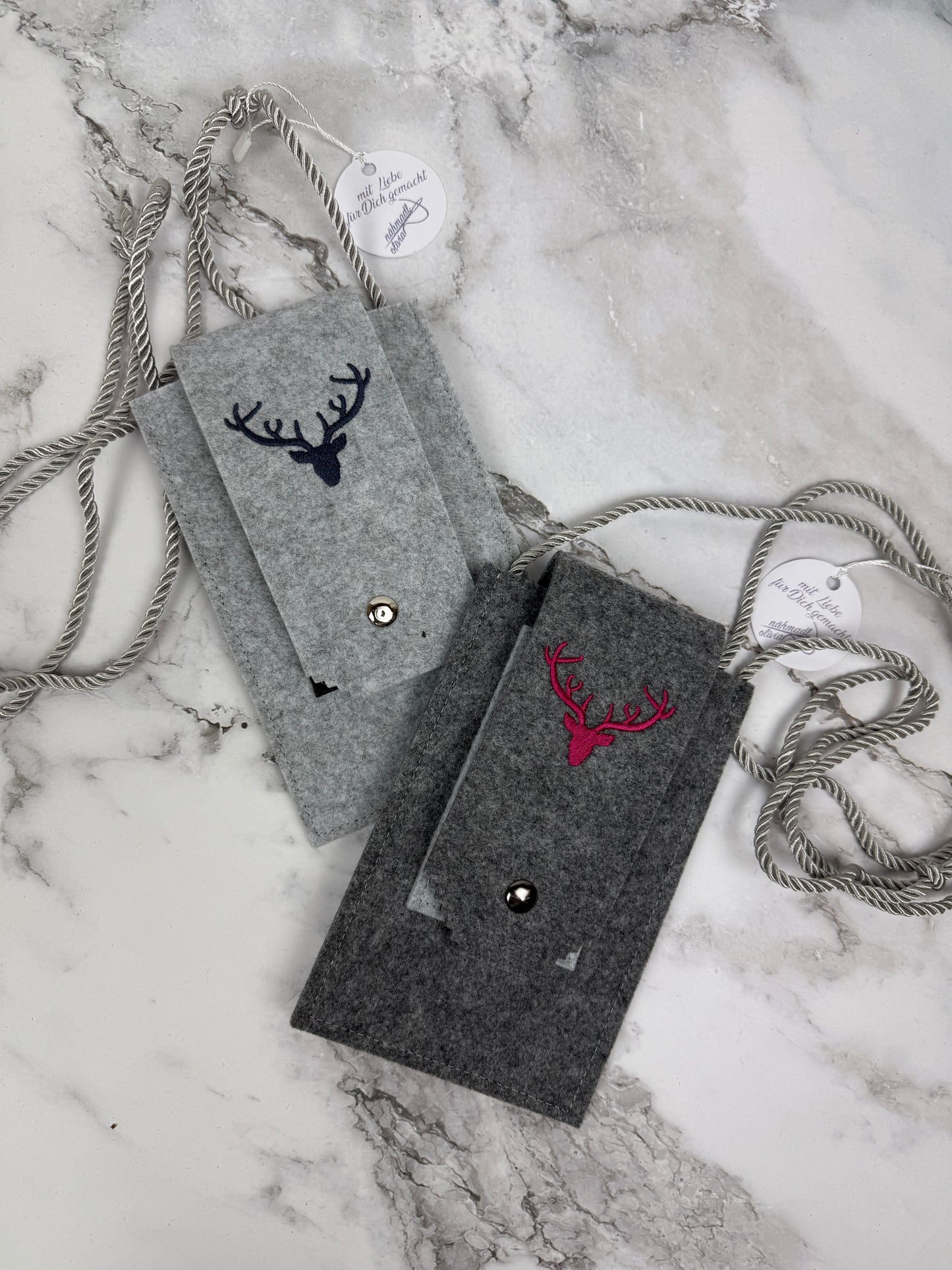 Universale Handytasche aus Filz mit verstellbarem Gurt und Hirsch Stickerei