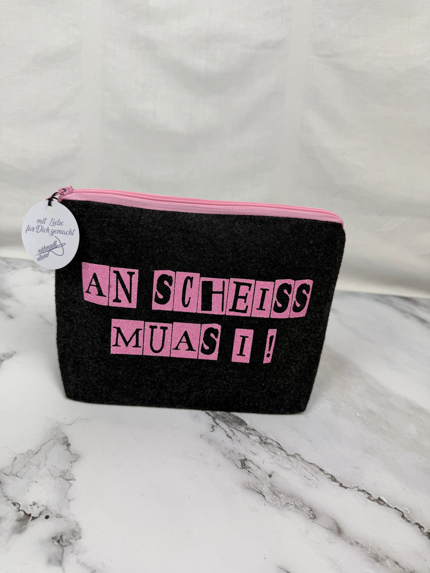 Handgemachte Kosmetiktaschen "An Scheiss muas I"