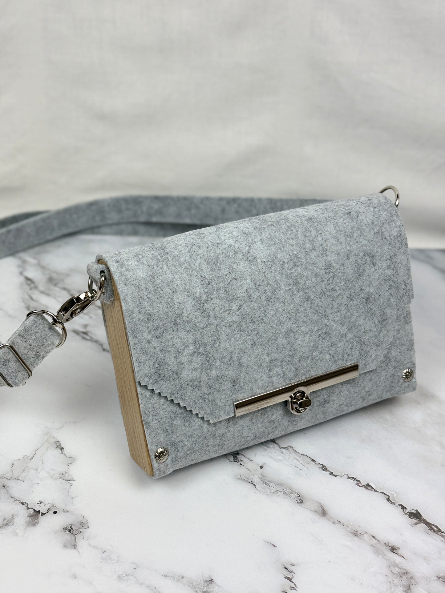 handgefertigte kleine Filz-Holz-Tasche