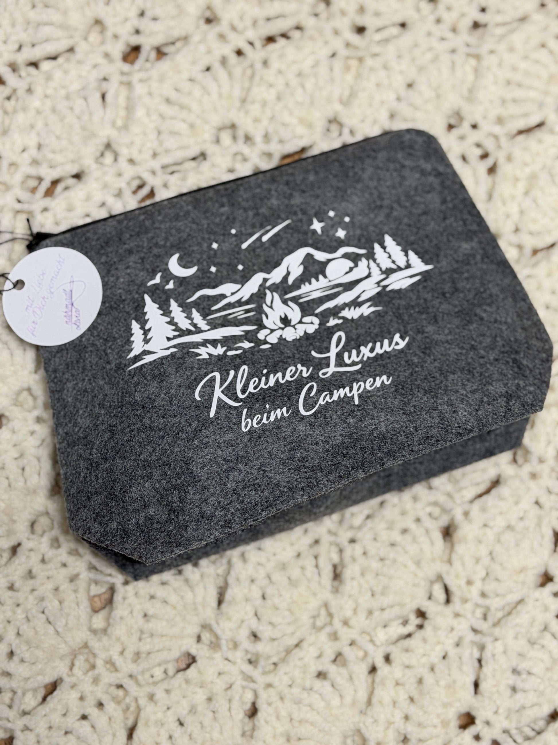 Kosmetiktasche aus Filz Kleiner Luxus beim Campen handgemacht
