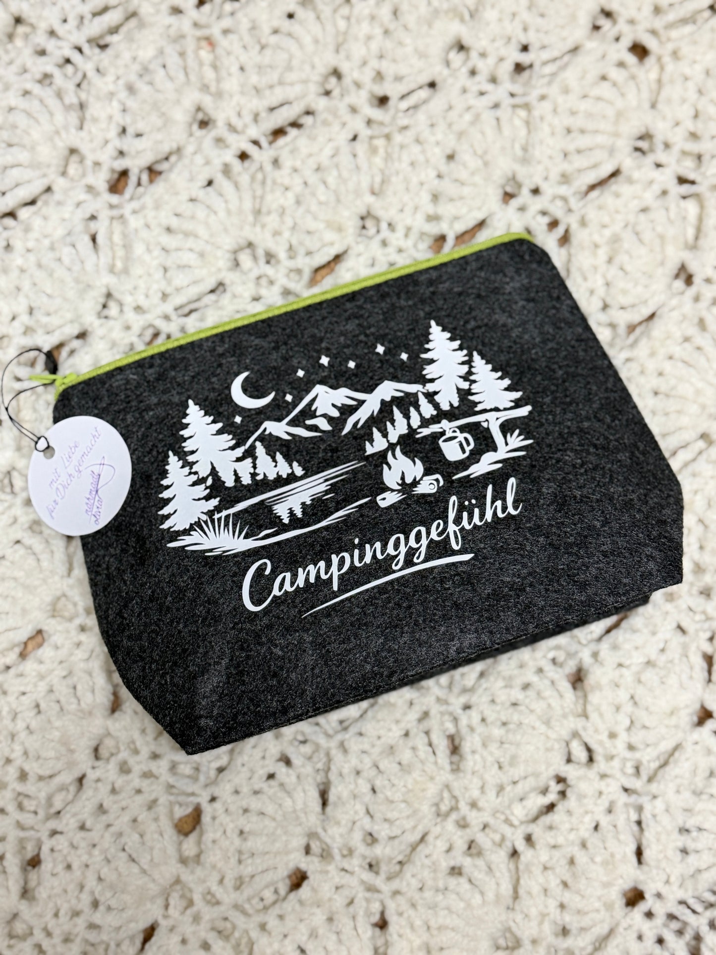 Kosmetiktasche aus Filz Campinggefühl handgemacht
