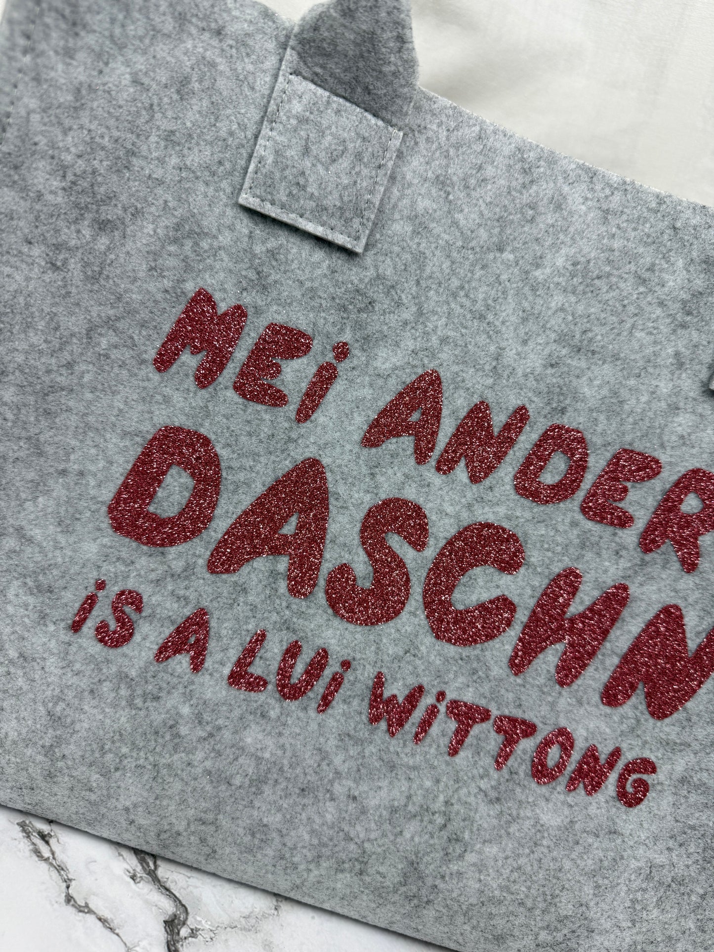 Handgefertigte Filztasche "Mei andere Taschen is a Lui Wittong"